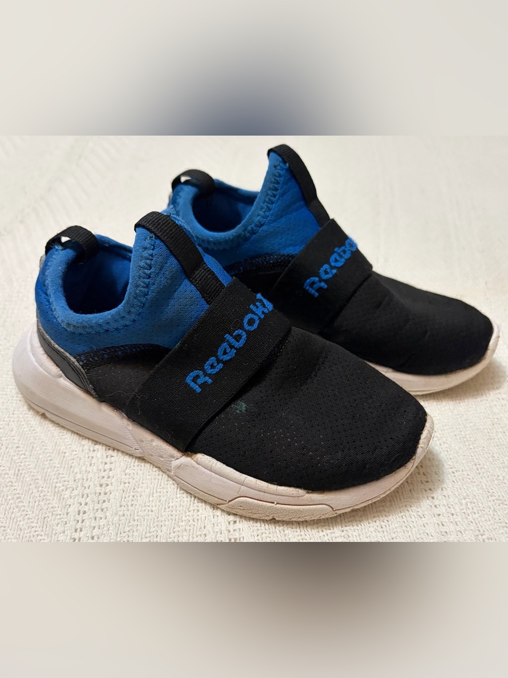 Little Boy’s Reebok Slip-On Sneakers in Black & Blue Sz 9c